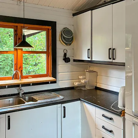 4 Bedroom Awesome In Prázdninový dům Vejby